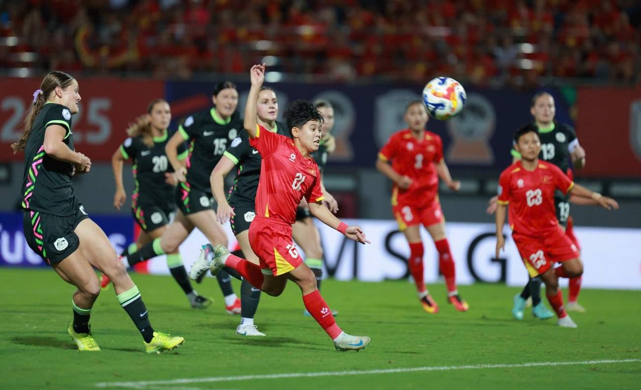 ĐT Nữ Việt Nam Có Thể Đứng Dậy Sau Thất Bại Trước Australia? 2 Tuyển nữ Việt Nam thua tiếc nuối trong trận bán kết AFF Cup 2025